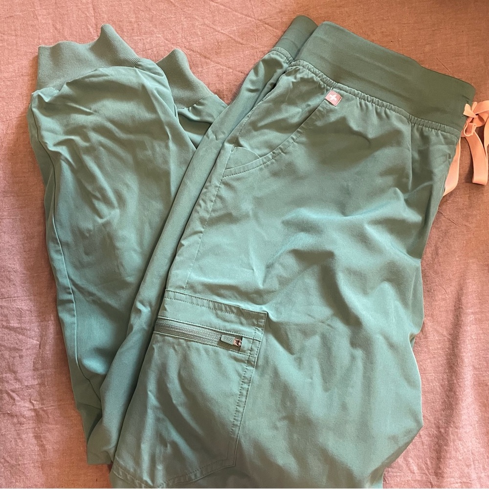 Figs FreeX joggers scrubs